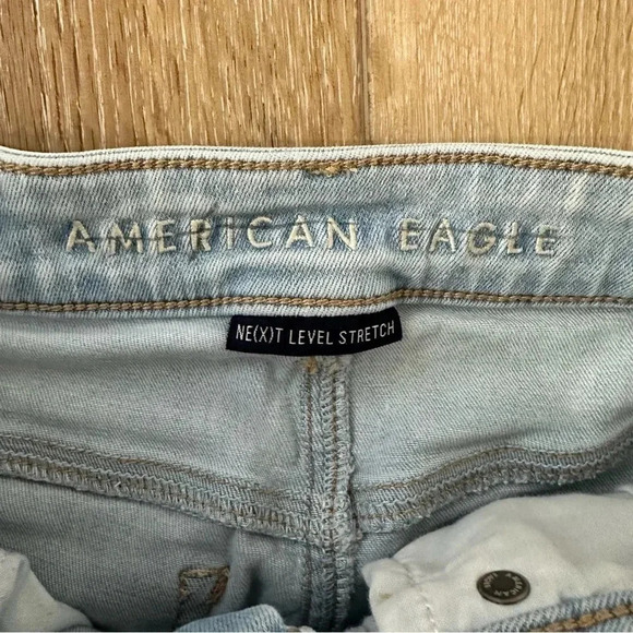 American Eagle Women's Super Hi-Rise Shortie Distressed Denim Shorts Size 2 GUC - Picture 6 of 9